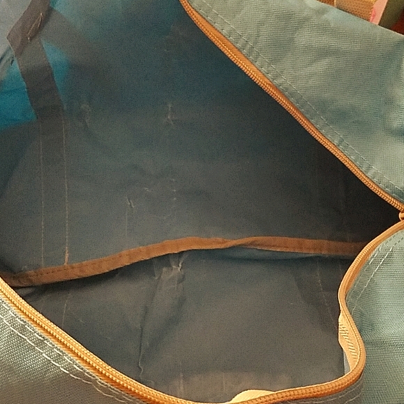 Crunch T-shirt and Gym Bag - Picture 9 of 10